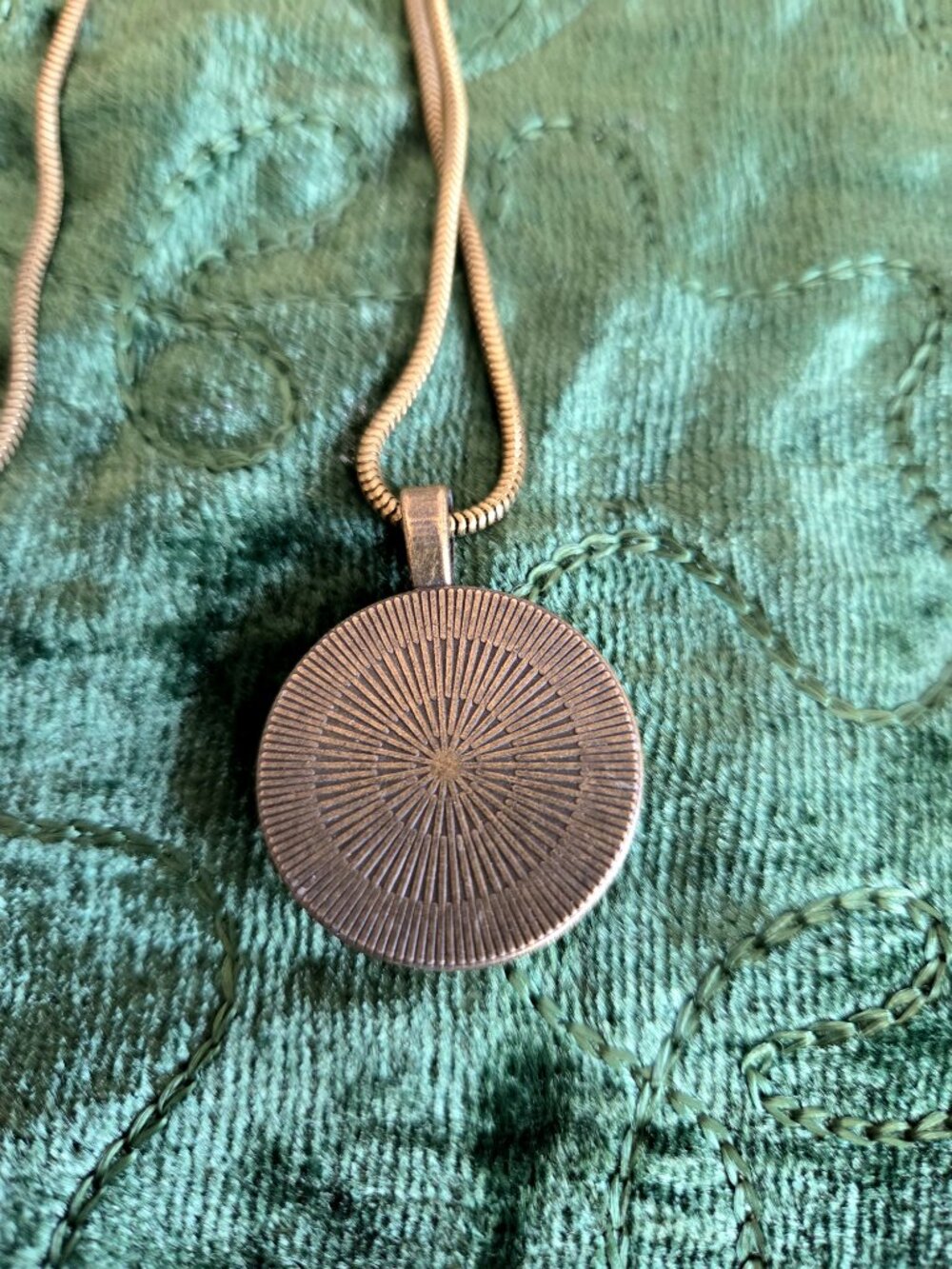 Frida Kahlo Metal Round Pendant - Picture 4 of 4